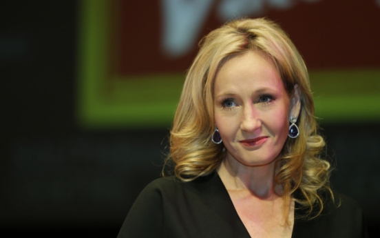 Rowling accepts donation for identity revelation