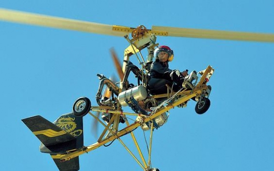 Hairdresser dreams of freedom in Chinese skies