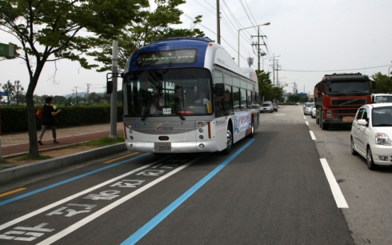 Korea tests ‘electric road’ that powers public buses