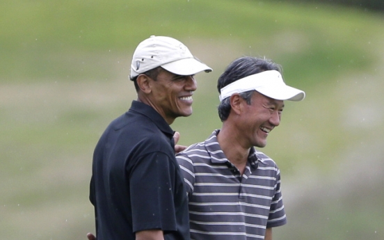 Obama plays golf with WB chief, Korean-American attorney