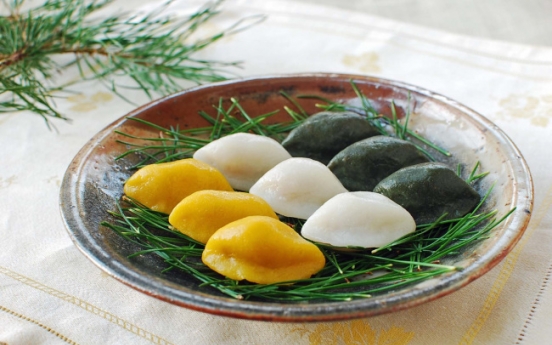 Songpyeon (half-moon shaped rice cakes)