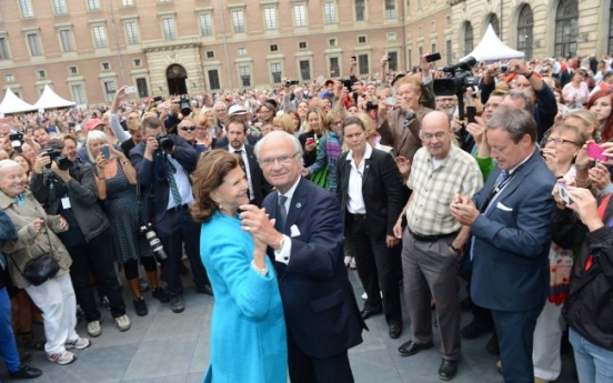 Swedish king, 40 years on throne, invites all to dance