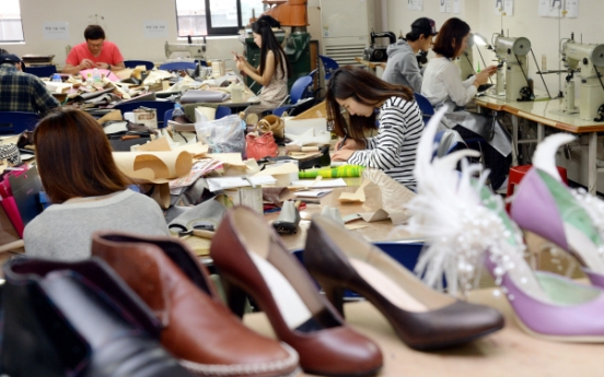 Students learn traditional shoemaking trade