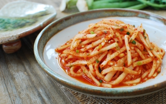 Mu saengchae (spicy radish salad)