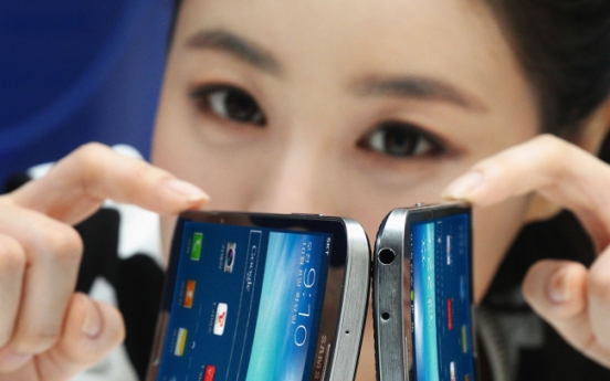 Samsung launches curved ‘Galaxy Round’