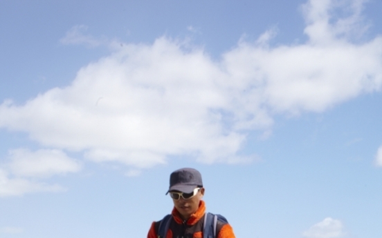 Korean adventurer walks across North American desert