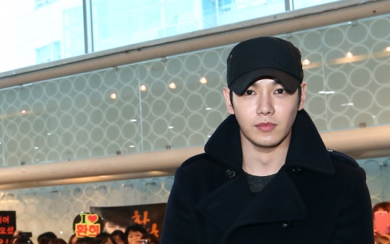 Singer Hwanhee discharged from military service