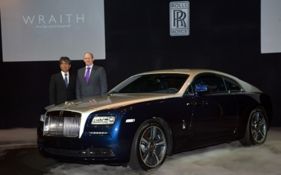 Rolls-Royce rolls out Wraith coupe to lure younger super-rich