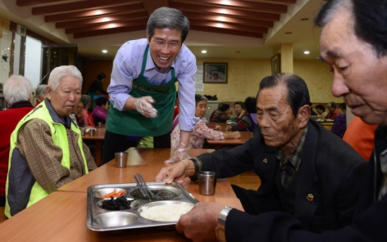 After growing up on the streets, center founder feeds hungry seniors