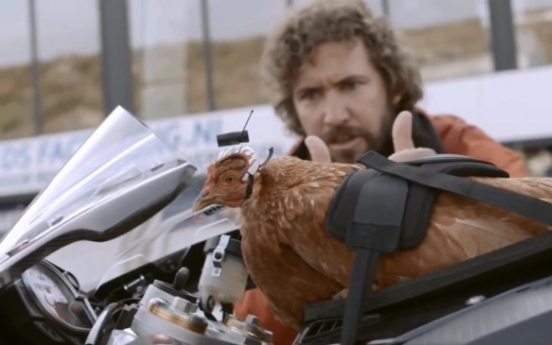 LG G2 chicken video goes viral