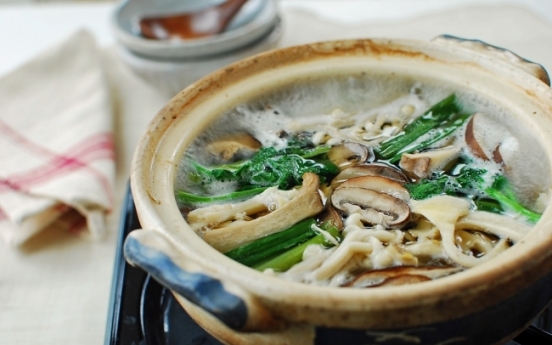 Beoseot jeongol (mushroom hot pot)