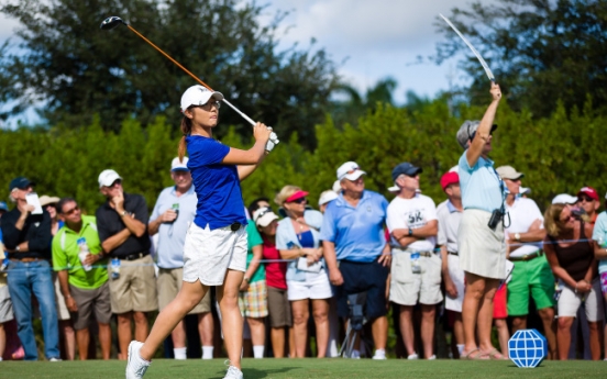 Lydia Ko makes pro debut with 71