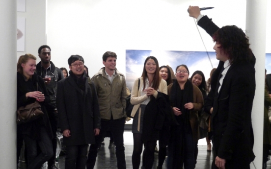 Singer opens Dokdo Art Show in New York