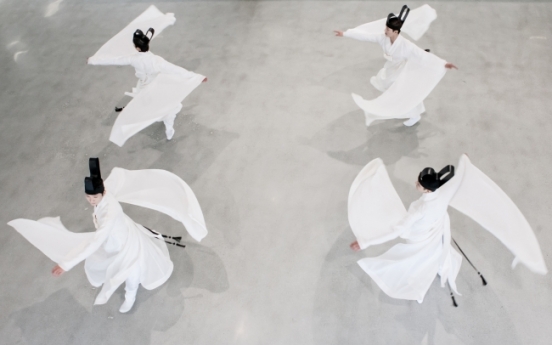 Jung Kuho immerses himself in dance and traditional Korean art