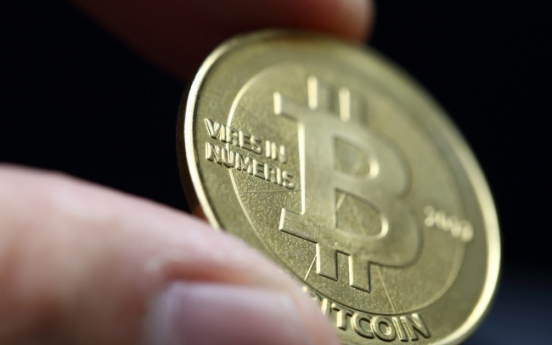 Greenspan says bitcoin a bubble without intrinsic currency value