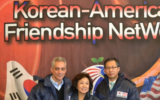 Korean-Americans donate winter coats in Chicago