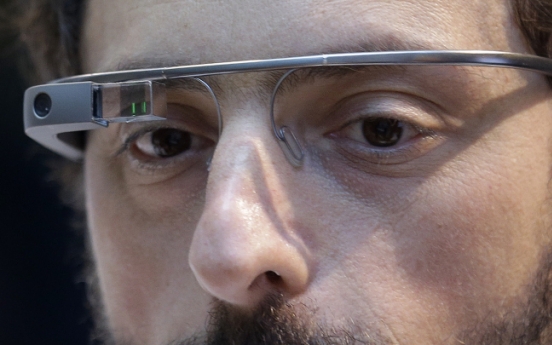 Google Glass lets wearers snap photos with a wink