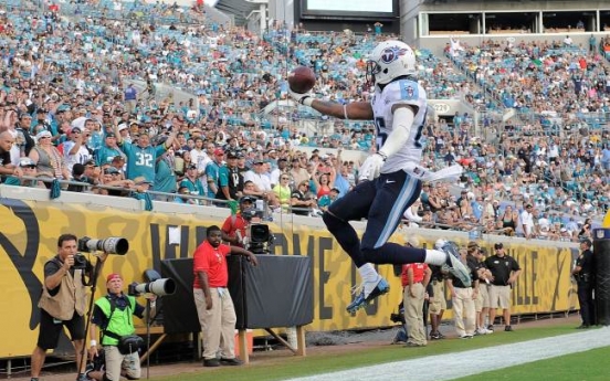 Manning sets TD mark as Broncos win West