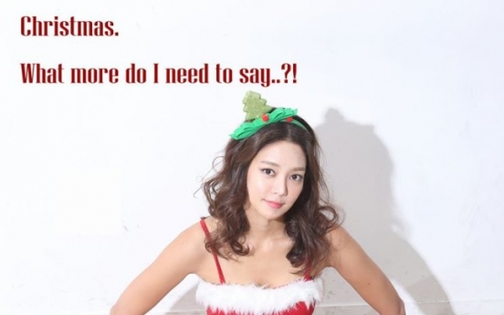 [Photo News] Reporter transforms into sexy Santa