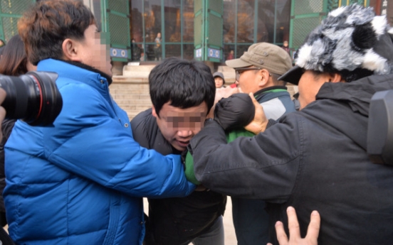 Police surround Jogyesa Temple in rail strike standoff