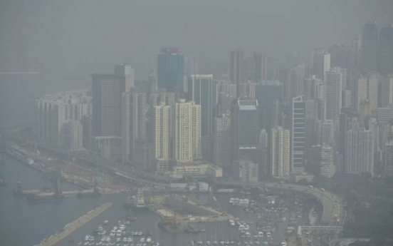 Hong Kong suffers in smog as pollution problems rise