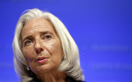 IMF sees global growth, deflation risks rising