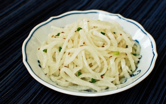 Mu namul (radish side dish)