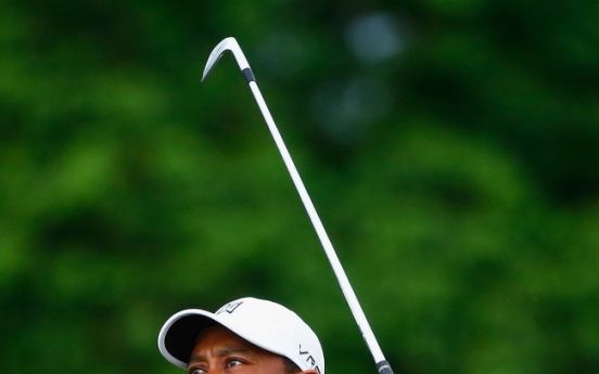 Tiger begins road to Augusta with a limp