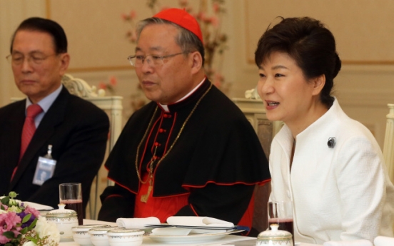 [Photo News] Lunch with bishops