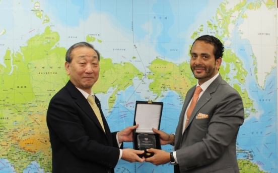 Panamanian envoy awards CEO meritorious plaque