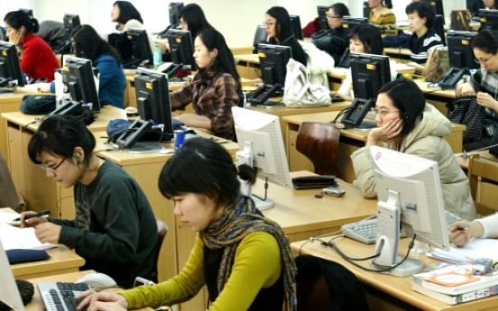 [Eye on English] TOEIC adds to stress for young job seekers