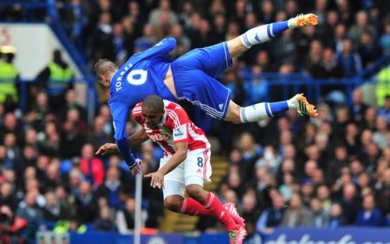 Chelsea takes lead in EPL