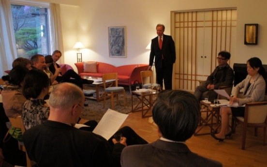 Swedish ambassador hosts novelist Lee Kiho