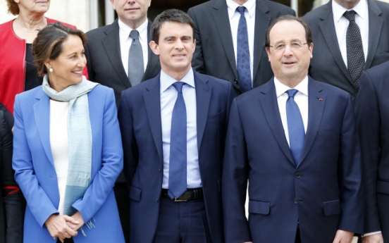 Valls vows tax cuts for firms, households