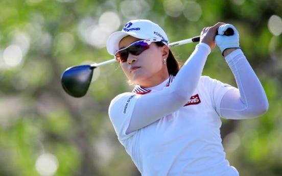 Pak among 3 tied for early lead in LPGA Lotte tournament