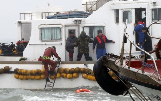 [Ferry Disaster] Rescuers enter interior of sunken ferry