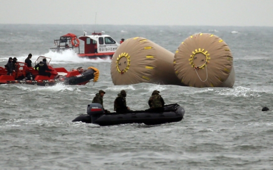 [Ferry Disaster] Divers spot bodies inside sunken ferry