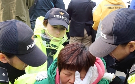 [Ferry Disaster] Families under tremendous emotional stress