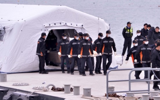 [Ferry Disaster] Heroism highlighted at funerals