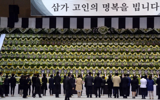 [Ferry Disaster] Despair sinks in over Sewol