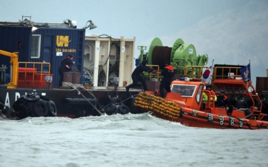 [Ferry Disaster] Search resumes for missing students of sunken ferry amid bad weather