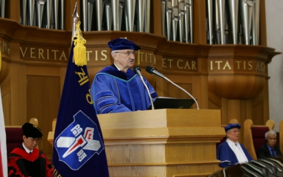 Polish ambassador receives honorary degree in law