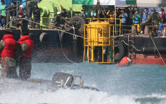 Sewol death toll hits 213, search continues for missing 89