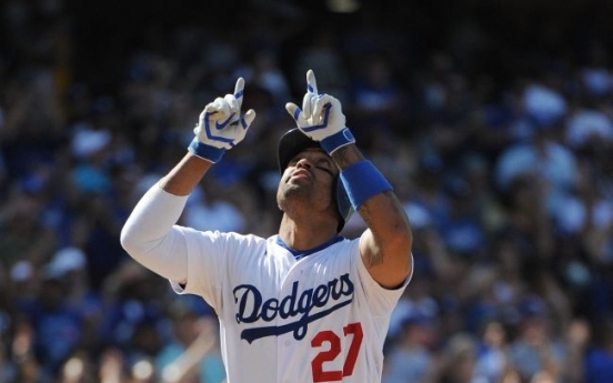 Dodgers score six unanswered, rally past Giants