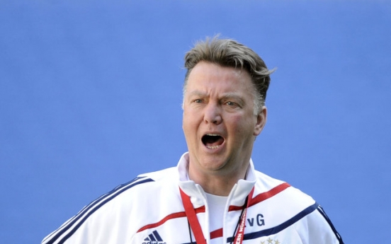 United hires van Gaal as manager