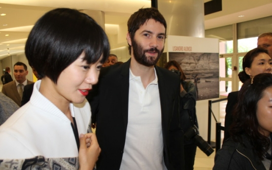 Bae Doo-na confirms dating Jim Sturgess