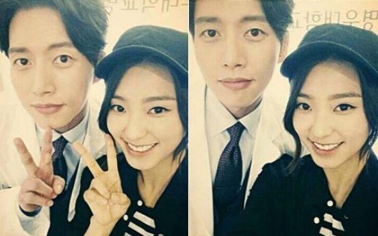 SISTAR’s Bora takes selfie with Park Hye-jin