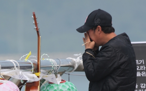 [Ferry Disaster] Ferry disaster reveals dark side of Korea’s ‘compassionate’ culture