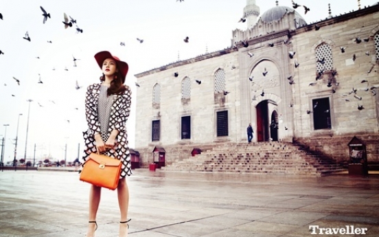 Son Ye-jin poses as modern lady in Turkey