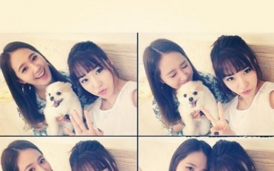 Yuri, Tiffany take selfie together